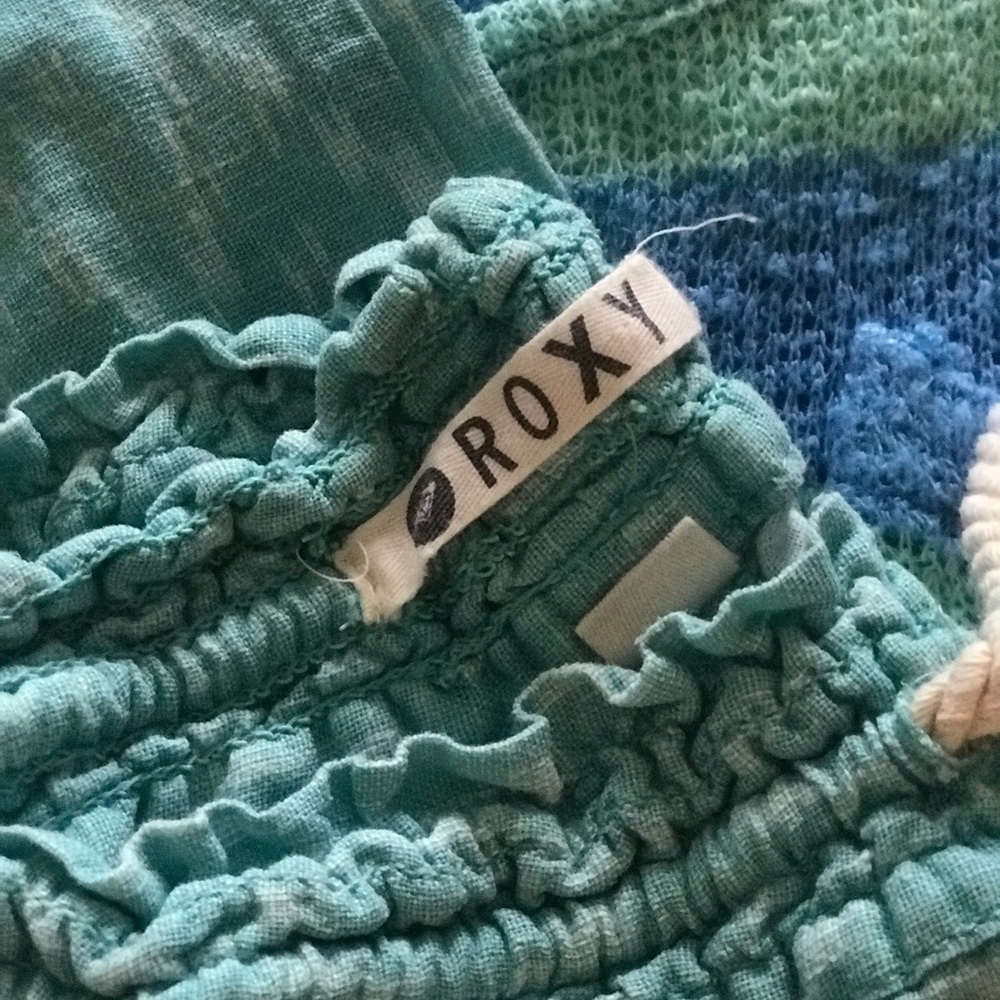 🌊 Roxy Size M pants 👖 Size L 👚